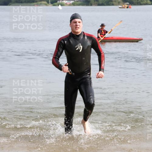 15.06.2025 - 27. Vierlanden-Triathlon Lena Gebhardt http://msf.ph/oto/8049060 15.06.2025 09:13:29 Schwimmen 237 meine-sportfotos.de