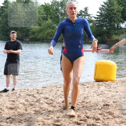 15.06.2025 - 27. Vierlanden-Triathlon Lena Gebhardt http://msf.ph/oto/8049099 15.06.2025 09:13:48 Schwimmen 203, 228 meine-sportfotos.de