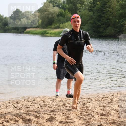 15.06.2025 - 27. Vierlanden-Triathlon Lena Gebhardt http://msf.ph/oto/8049147 15.06.2025 09:14:00 Schwimmen 198, 228 meine-sportfotos.de