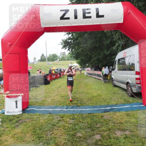 21.06.2025 - 27. Vierlanden-Triathlon MichiJ http://msf.ph/oto/8049185 15.06.2026 14:23:45 Ziel 1184, 1247, 1308 meine-sportfotos.de