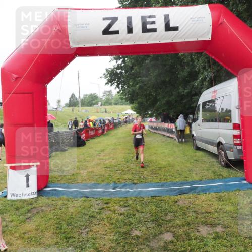 21.06.2025 - 27. Vierlanden-Triathlon MichiJ http://msf.ph/oto/8049203 15.06.2026 14:23:48 Ziel 1184, 1247 meine-sportfotos.de