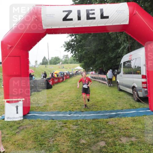 21.06.2025 - 27. Vierlanden-Triathlon MichiJ http://msf.ph/oto/8049212 15.06.2026 14:23:49 Ziel 1184, 1247 meine-sportfotos.de