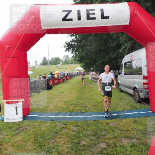 21.06.2025 - 27. Vierlanden-Triathlon MichiJ http://msf.ph/oto/8049241 15.06.2026 14:23:54 Ziel 1184, 1267, 1300 meine-sportfotos.de