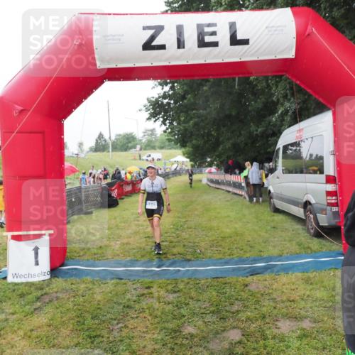 21.06.2025 - 27. Vierlanden-Triathlon MichiJ http://msf.ph/oto/8049275 15.06.2026 14:24:16 Ziel 1229 meine-sportfotos.de