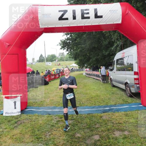 21.06.2025 - 27. Vierlanden-Triathlon MichiJ http://msf.ph/oto/8049318 15.06.2026 14:24:23 Ziel 1229, 1231 meine-sportfotos.de