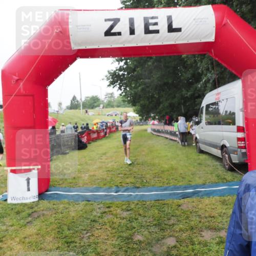 21.06.2025 - 27. Vierlanden-Triathlon MichiJ http://msf.ph/oto/8049333 15.06.2026 14:24:34 Ziel 1258 meine-sportfotos.de