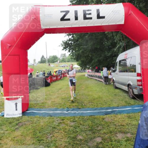 21.06.2025 - 27. Vierlanden-Triathlon MichiJ http://msf.ph/oto/8049341 15.06.2026 14:24:35 Ziel 1258 meine-sportfotos.de
