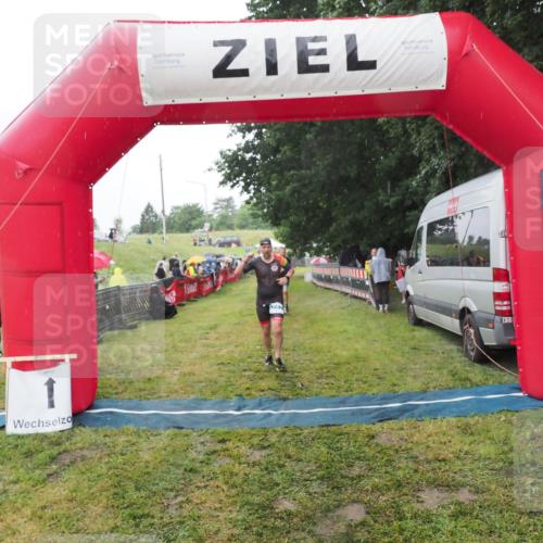 21.06.2025 - 27. Vierlanden-Triathlon MichiJ http://msf.ph/oto/8049388 15.06.2026 14:25:08 Ziel 1246, 1306 meine-sportfotos.de