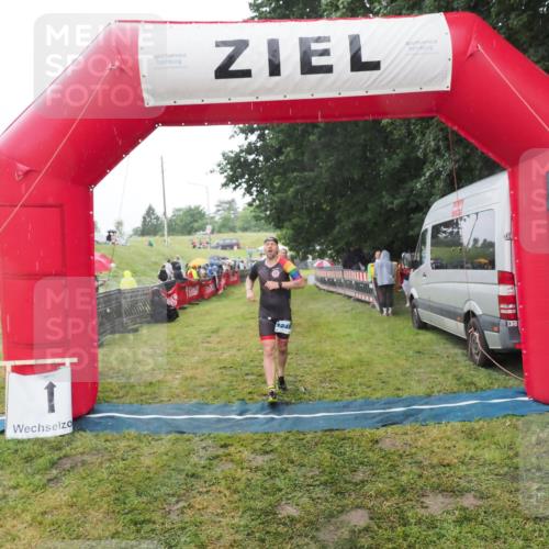 21.06.2025 - 27. Vierlanden-Triathlon MichiJ http://msf.ph/oto/8049397 15.06.2026 14:25:08 Ziel 1246, 1306 meine-sportfotos.de