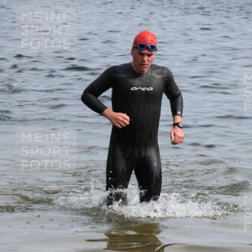 15.06.2025 - 27. Vierlanden-Triathlon Lena Gebhardt http://msf.ph/oto/8049446 15.06.2025 09:53:54 Schwimmen 307 meine-sportfotos.de