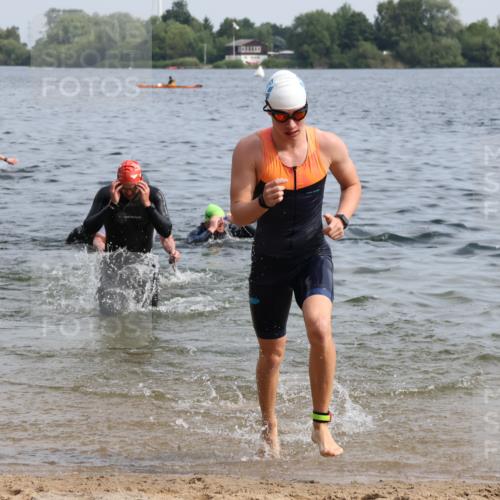15.06.2025 - 27. Vierlanden-Triathlon Lena Gebhardt http://msf.ph/oto/8049509 15.06.2025 09:54:10 Schwimmen 267, 302, 337, 356 meine-sportfotos.de