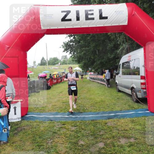 21.06.2025 - 27. Vierlanden-Triathlon MichiJ http://msf.ph/oto/8049719 15.06.2026 14:27:37 Ziel 1239, 1299 meine-sportfotos.de