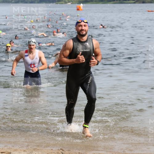 15.06.2025 - 27. Vierlanden-Triathlon Lena Gebhardt http://msf.ph/oto/8049731 15.06.2025 09:55:04 Schwimmen 299, 311, 326, 336, 344 meine-sportfotos.de