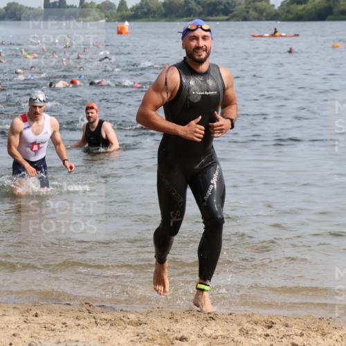 15.06.2025 - 27. Vierlanden-Triathlon Lena Gebhardt http://msf.ph/oto/8049736 15.06.2025 09:55:04 Schwimmen 299, 311, 326, 336, 344 meine-sportfotos.de