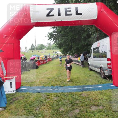 21.06.2025 - 27. Vierlanden-Triathlon MichiJ http://msf.ph/oto/8049739 15.06.2026 14:27:44 Ziel 199, 1299, 1314 meine-sportfotos.de
