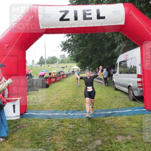 21.06.2025 - 27. Vierlanden-Triathlon MichiJ http://msf.ph/oto/8049754 15.06.2026 14:27:45 Ziel 199, 1314 meine-sportfotos.de