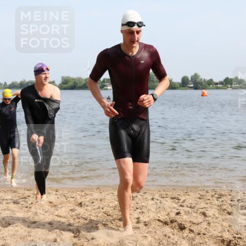 15.06.2025 - 27. Vierlanden-Triathlon Lena Gebhardt http://msf.ph/oto/8049841 15.06.2025 09:55:24 Schwimmen 272, 306, 316, 327, 329, 335, 348, 353, 548 meine-sportfotos.de