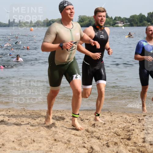 15.06.2025 - 27. Vierlanden-Triathlon Lena Gebhardt http://msf.ph/oto/8049874 15.06.2025 09:55:31 Schwimmen 272, 273, 316, 327, 329, 335, 348, 353, 548 meine-sportfotos.de
