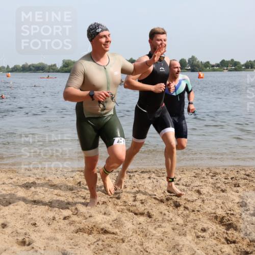 15.06.2025 - 27. Vierlanden-Triathlon Lena Gebhardt http://msf.ph/oto/8049879 15.06.2025 09:55:32 Schwimmen 272, 273, 316, 327, 329, 335, 353, 548 meine-sportfotos.de