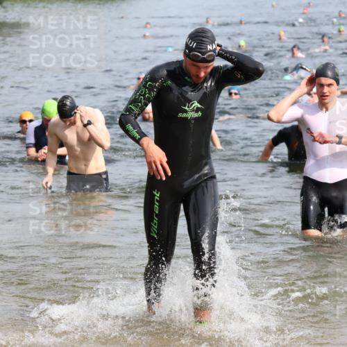 15.06.2025 - 27. Vierlanden-Triathlon Lena Gebhardt http://msf.ph/oto/8049885 15.06.2025 09:55:38 Schwimmen 272, 273, 300, 303, 329, 548 meine-sportfotos.de
