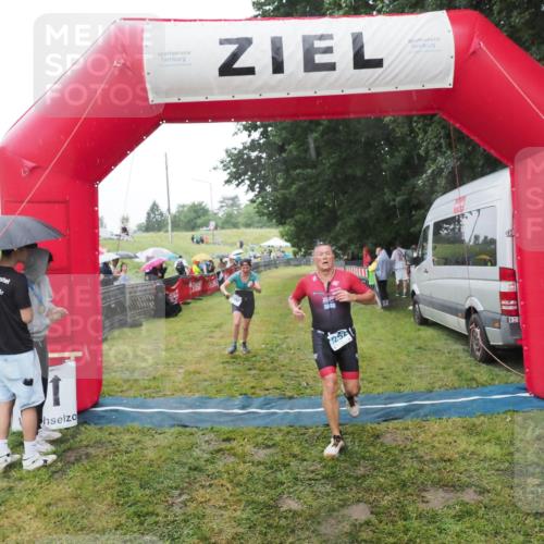 21.06.2025 - 27. Vierlanden-Triathlon MichiJ http://msf.ph/oto/8049911 15.06.2026 14:29:07 Ziel 1176, 1252 meine-sportfotos.de