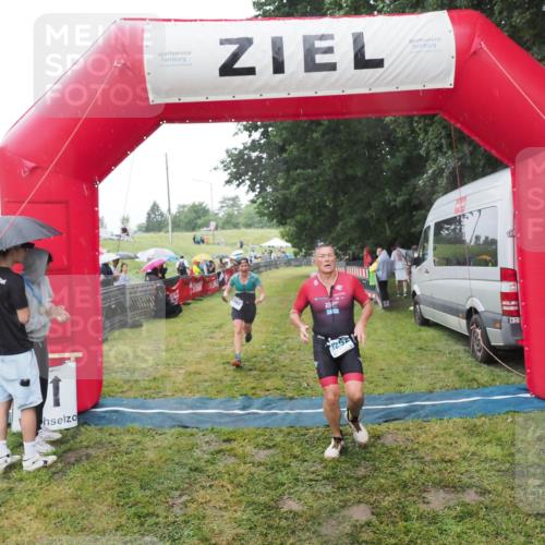 21.06.2025 - 27. Vierlanden-Triathlon MichiJ http://msf.ph/oto/8049913 15.06.2026 14:29:07 Ziel 1176, 1252 meine-sportfotos.de