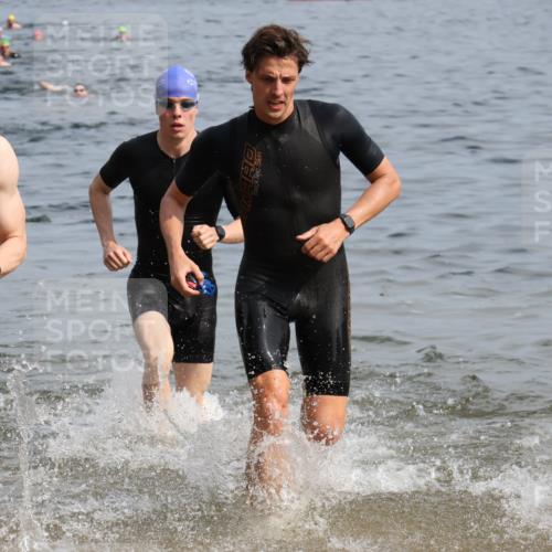 15.06.2025 - 27. Vierlanden-Triathlon Lena Gebhardt http://msf.ph/oto/8049918 15.06.2025 09:55:47 Schwimmen 273, 280, 283, 300, 303, 308, 322, 331, 338 meine-sportfotos.de