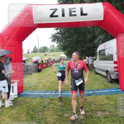 21.06.2025 - 27. Vierlanden-Triathlon MichiJ http://msf.ph/oto/8049923 15.06.2026 14:29:07 Ziel 1176, 1252 meine-sportfotos.de