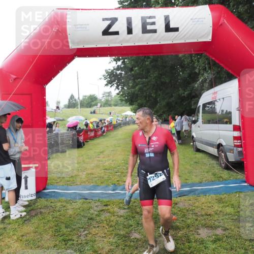 21.06.2025 - 27. Vierlanden-Triathlon MichiJ http://msf.ph/oto/8049930 15.06.2026 14:29:08 Ziel 1176, 1252 meine-sportfotos.de