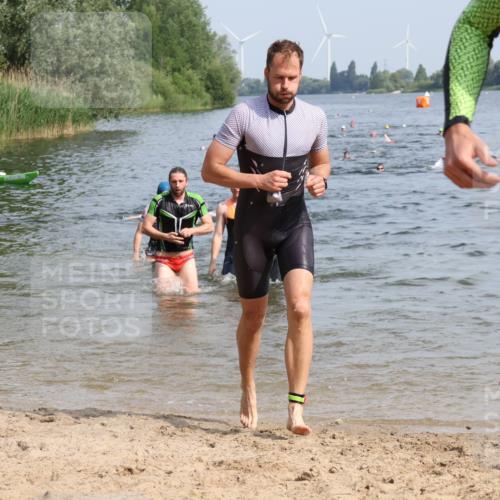 15.06.2025 - 27. Vierlanden-Triathlon Lena Gebhardt http://msf.ph/oto/8049965 15.06.2025 09:55:58 Schwimmen 268, 277, 280, 283, 285, 308, 310, 312, 322, 331, 338, 357 meine-sportfotos.de