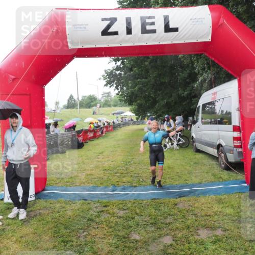 21.06.2025 - 27. Vierlanden-Triathlon MichiJ http://msf.ph/oto/8049969 15.06.2026 14:29:26 Ziel 1223, 1296 meine-sportfotos.de