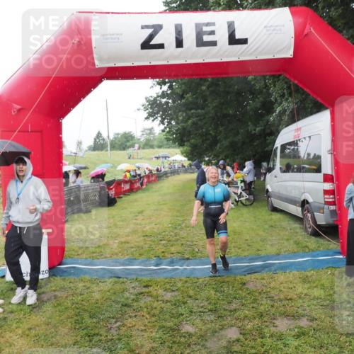 21.06.2025 - 27. Vierlanden-Triathlon MichiJ http://msf.ph/oto/8049976 15.06.2026 14:29:27 Ziel 1223, 1296 meine-sportfotos.de