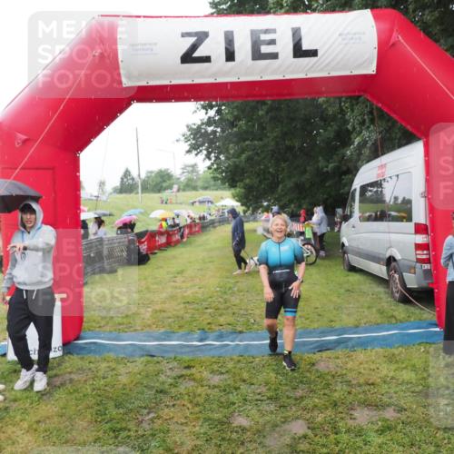 21.06.2025 - 27. Vierlanden-Triathlon MichiJ http://msf.ph/oto/8049985 15.06.2026 14:29:27 Ziel 1223, 1296 meine-sportfotos.de