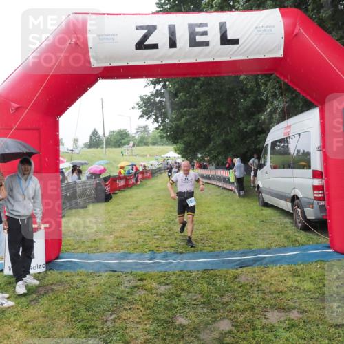 21.06.2025 - 27. Vierlanden-Triathlon MichiJ http://msf.ph/oto/8050000 15.06.2026 14:29:46 Ziel 1271 meine-sportfotos.de