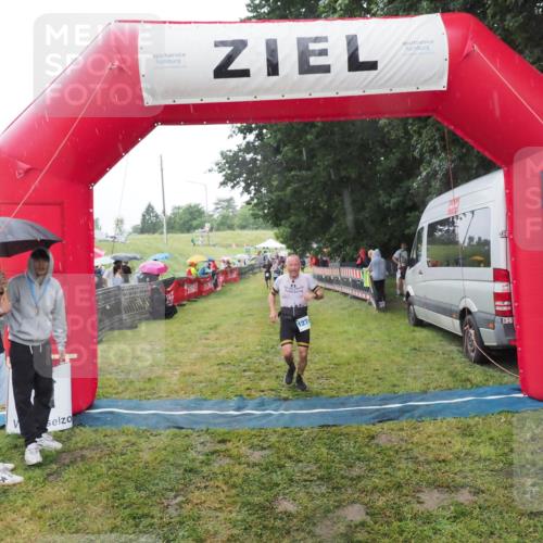 21.06.2025 - 27. Vierlanden-Triathlon MichiJ http://msf.ph/oto/8050002 15.06.2026 14:29:46 Ziel 1271 meine-sportfotos.de