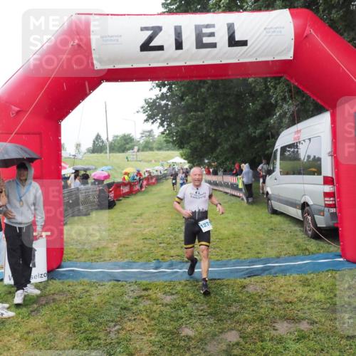 21.06.2025 - 27. Vierlanden-Triathlon MichiJ http://msf.ph/oto/8050012 15.06.2026 14:29:47 Ziel 1175, 1271, 1295 meine-sportfotos.de
