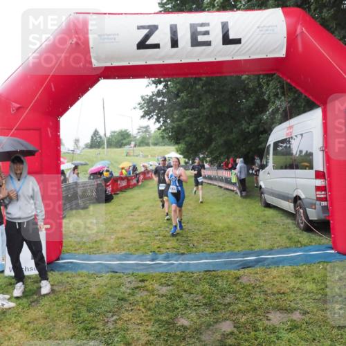 21.06.2025 - 27. Vierlanden-Triathlon MichiJ http://msf.ph/oto/8050020 15.06.2026 14:29:51 Ziel 1175, 1271, 1287, 1295 meine-sportfotos.de