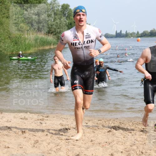 15.06.2025 - 27. Vierlanden-Triathlon Lena Gebhardt http://msf.ph/oto/8050023 15.06.2025 09:56:11 Schwimmen 260, 268, 277, 285, 314, 315, 323, 349, 357, 438 meine-sportfotos.de