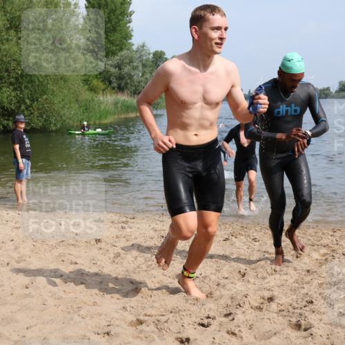 15.06.2025 - 27. Vierlanden-Triathlon Lena Gebhardt http://msf.ph/oto/8050045 15.06.2025 09:56:17 Schwimmen 260, 277, 285, 314, 315, 323, 349, 357, 438 meine-sportfotos.de