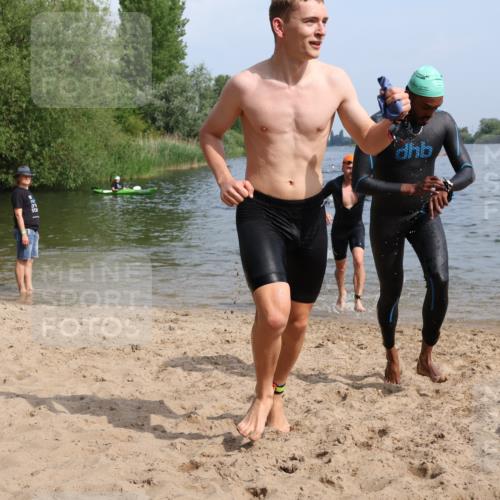 15.06.2025 - 27. Vierlanden-Triathlon Lena Gebhardt http://msf.ph/oto/8050048 15.06.2025 09:56:17 Schwimmen 260, 277, 285, 314, 315, 323, 349, 357, 438 meine-sportfotos.de