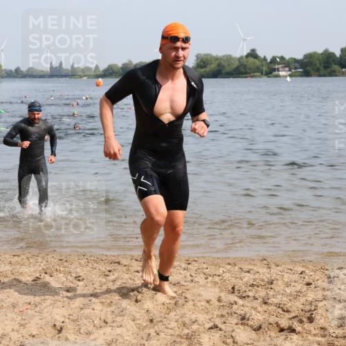 15.06.2025 - 27. Vierlanden-Triathlon Lena Gebhardt http://msf.ph/oto/8050054 15.06.2025 09:56:19 Schwimmen 260, 314, 315, 323, 349, 438 meine-sportfotos.de