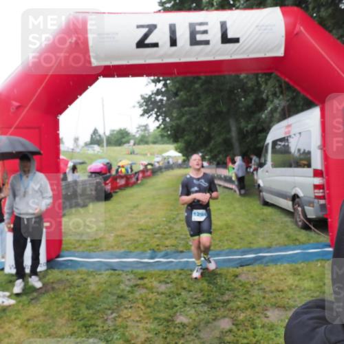 21.06.2025 - 27. Vierlanden-Triathlon MichiJ http://msf.ph/oto/8050066 15.06.2026 14:29:58 Ziel 1175, 1287, 1294, 1295 meine-sportfotos.de