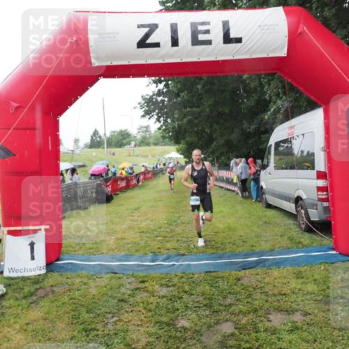21.06.2025 - 27. Vierlanden-Triathlon MichiJ http://msf.ph/oto/8050130 15.06.2026 14:30:24 Ziel 1168, 1236, 1255 meine-sportfotos.de