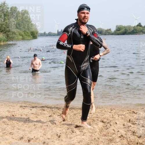 15.06.2025 - 27. Vierlanden-Triathlon Lena Gebhardt http://msf.ph/oto/8050160 15.06.2025 09:56:49 Schwimmen 258, 275, 281, 301, 320, 325 meine-sportfotos.de
