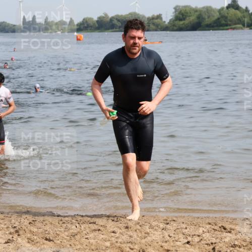 15.06.2025 - 27. Vierlanden-Triathlon Lena Gebhardt http://msf.ph/oto/8050235 15.06.2025 09:57:13 Schwimmen 263, 293, 296, 343, 1399 meine-sportfotos.de