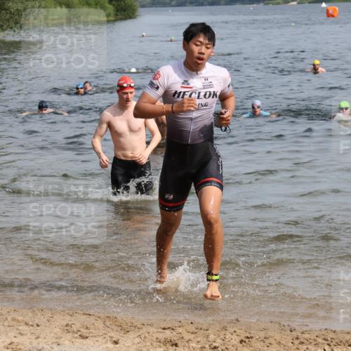 15.06.2025 - 27. Vierlanden-Triathlon Lena Gebhardt http://msf.ph/oto/8050250 15.06.2025 09:57:16 Schwimmen 263, 293, 296, 343 meine-sportfotos.de