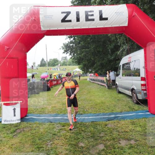 21.06.2025 - 27. Vierlanden-Triathlon MichiJ http://msf.ph/oto/8050260 15.06.2026 14:31:40 Ziel 1243, 1257 meine-sportfotos.de