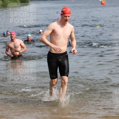 15.06.2025 - 27. Vierlanden-Triathlon Lena Gebhardt http://msf.ph/oto/8050263 15.06.2025 09:57:18 Schwimmen 263, 293, 296, 324, 343 meine-sportfotos.de