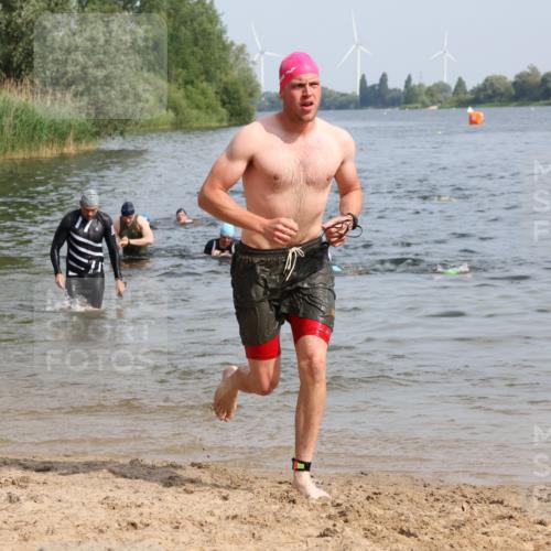 15.06.2025 - 27. Vierlanden-Triathlon Lena Gebhardt http://msf.ph/oto/8050286 15.06.2025 09:57:25 Schwimmen 293, 296, 309, 324, 343 meine-sportfotos.de
