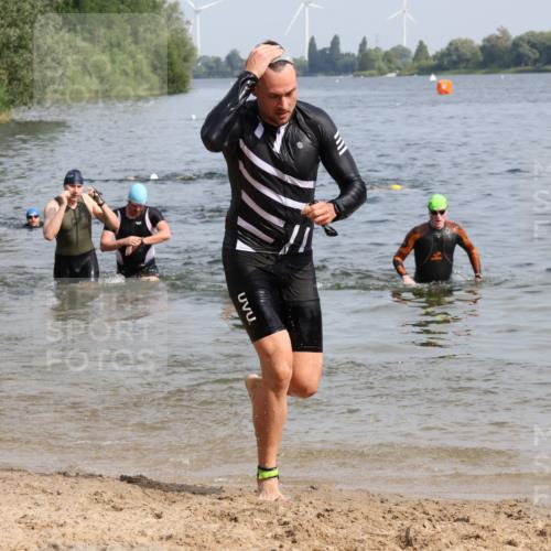 15.06.2025 - 27. Vierlanden-Triathlon Lena Gebhardt http://msf.ph/oto/8050303 15.06.2025 09:57:30 Schwimmen 287, 293, 298, 309, 324, 340 meine-sportfotos.de